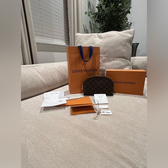 Louis Vuitton Handbags - LOUIS VUITTON cosmetic pouche MM BNWT AUTHENTIC ready to gift with orig receipt